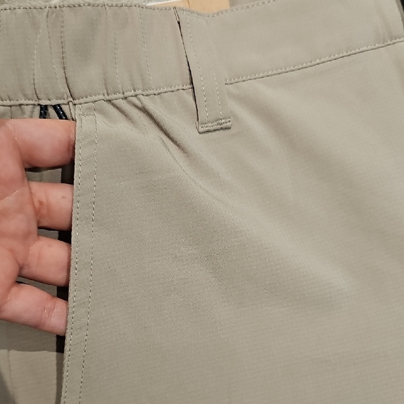 Eddie Bauer Men's Beige Flat Front Shorts - Picture 11 of 11